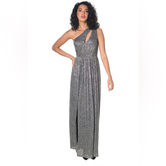 Dress the Population Dresses & Skirts - Dress The Population Kienna Gown in Silver size medium formal event holiday nye